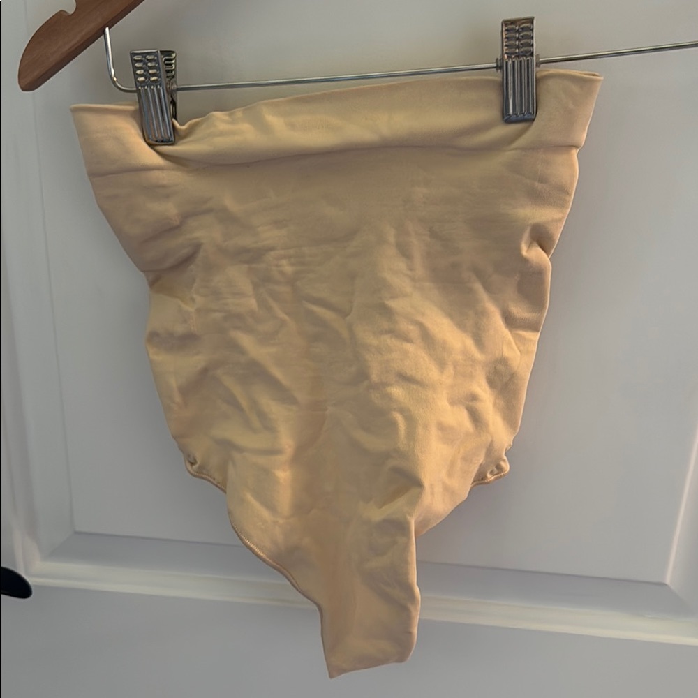 SKIMS Tan High-Cut Seamless Bottoms NWOT